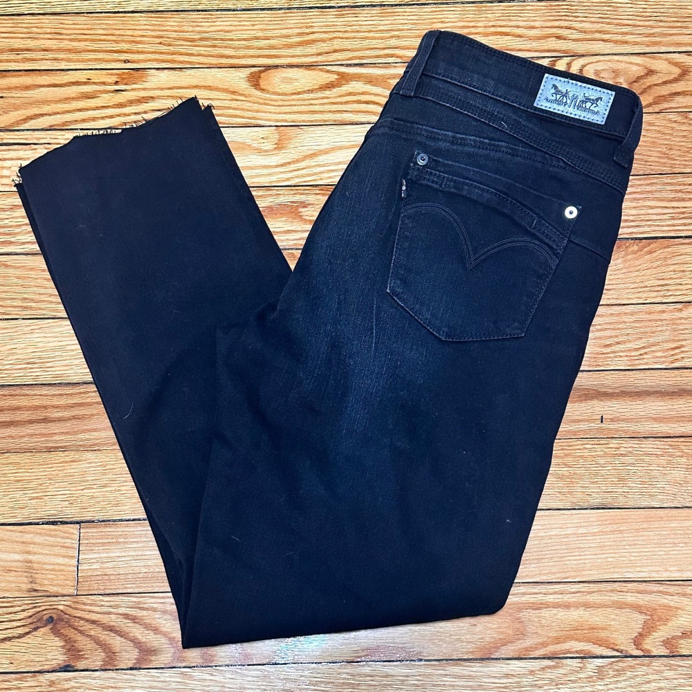 Levi Strauss Flatters & Flaunts Skinny Leg Jeans Black Raw Hem Size 12 New